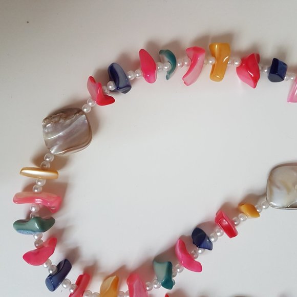 Multicolored Shell Necklace - Picture 2 of 3
